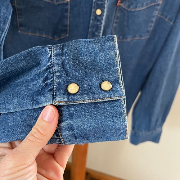 Levi’s snap button up denim shirt shoulder detail large - Picture 7 of 8